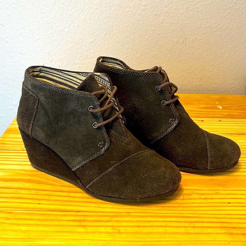 TOMS WEDGE BOOTIES. Size 7